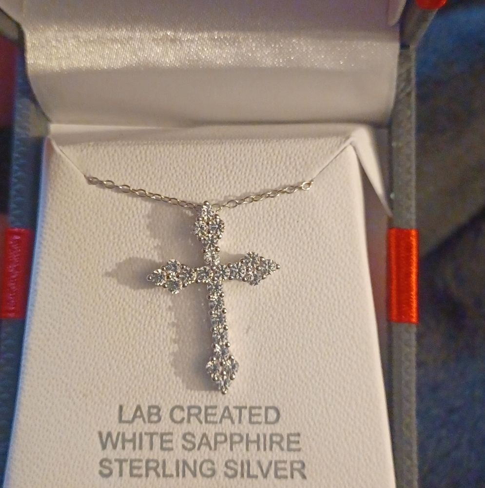 White sapphire sterling silver pendant/necklace